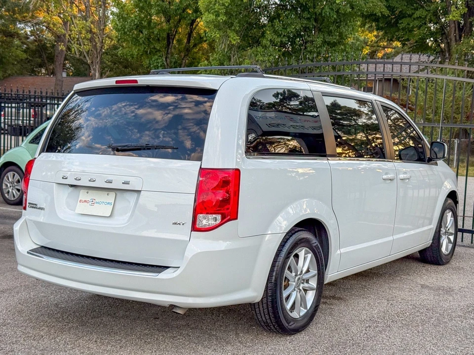 2020 Dodge Caravan - Image 6 of 12