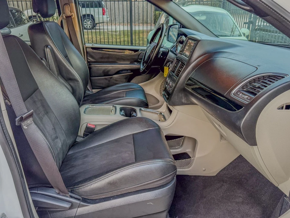 2020 Dodge Caravan - Image 11 of 12