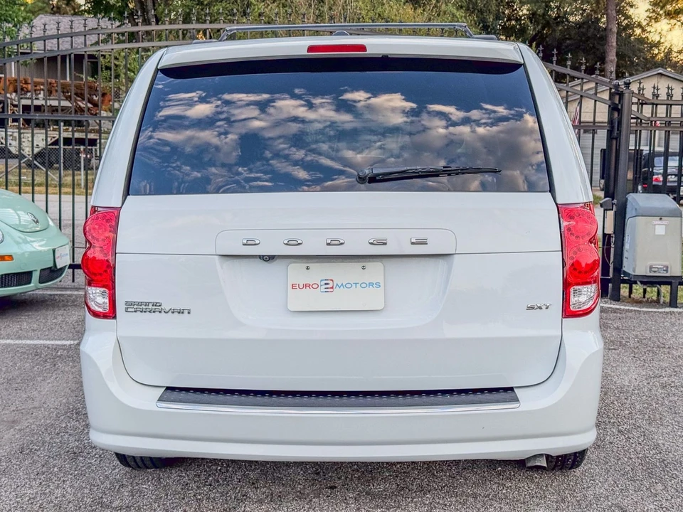 2020 Dodge Caravan - Image 7 of 12