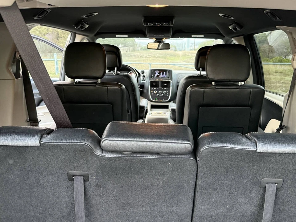 2020 Dodge Caravan - Image 20 of 21