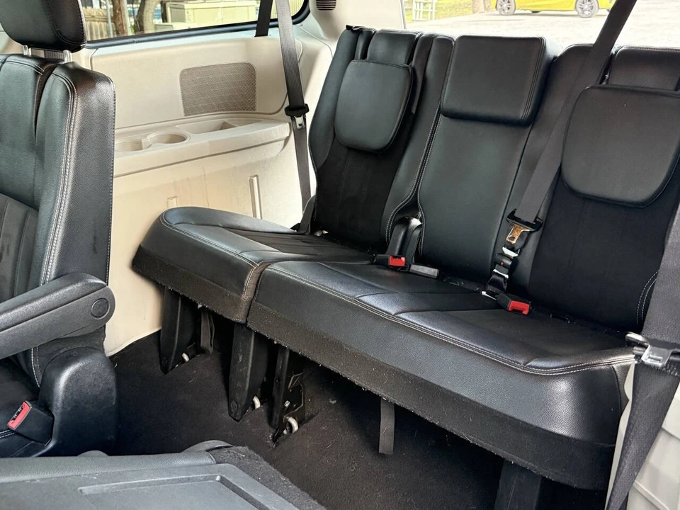 2020 Dodge Caravan - Image 19 of 21
