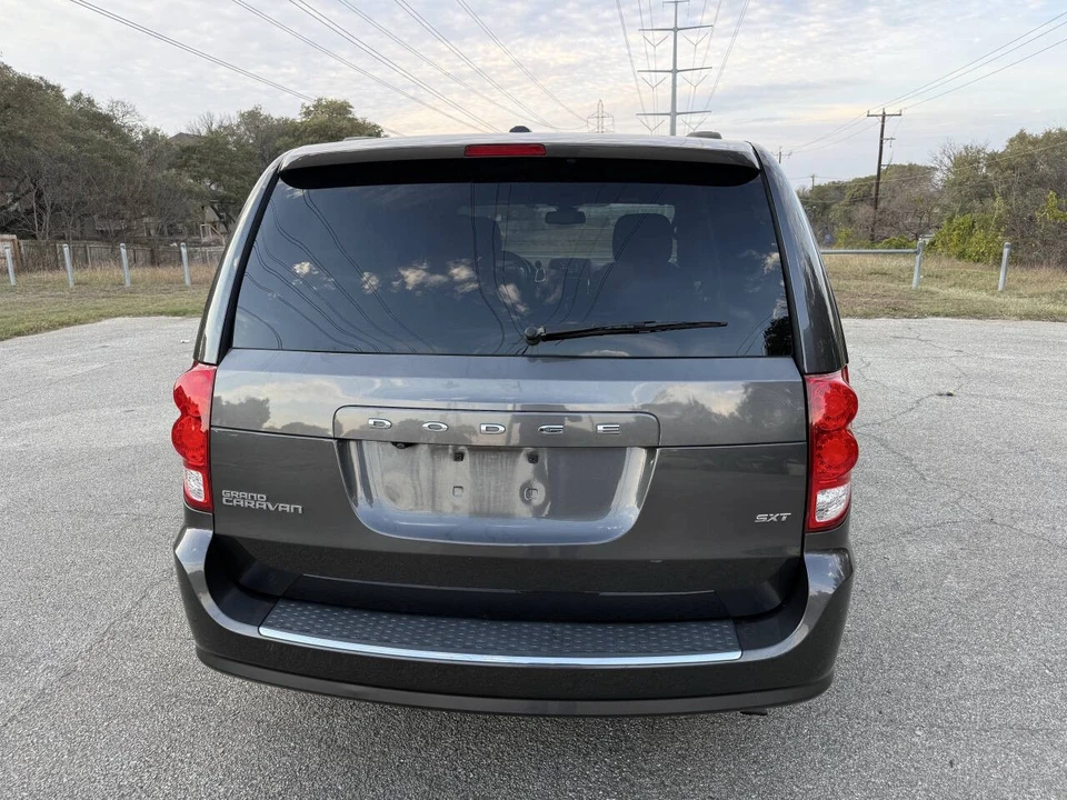 2020 Dodge Caravan - Image 8 of 21