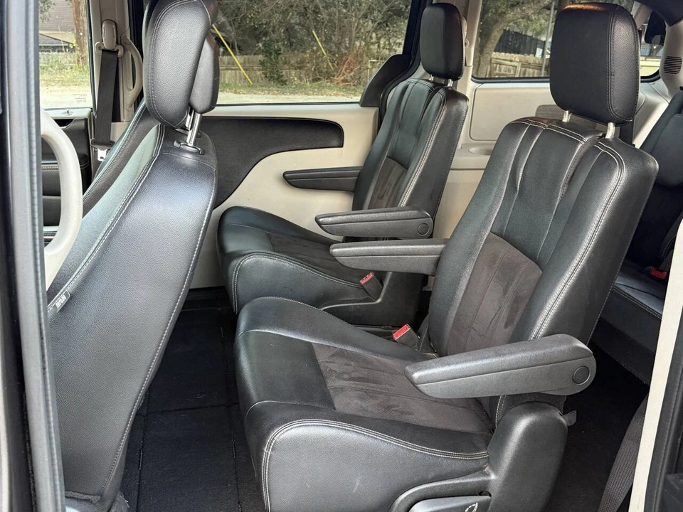 2020 Dodge Caravan - Image 18 of 21