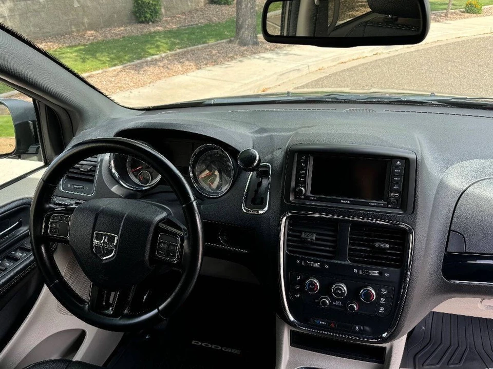 2020 Dodge Caravan - Image 4 of 15
