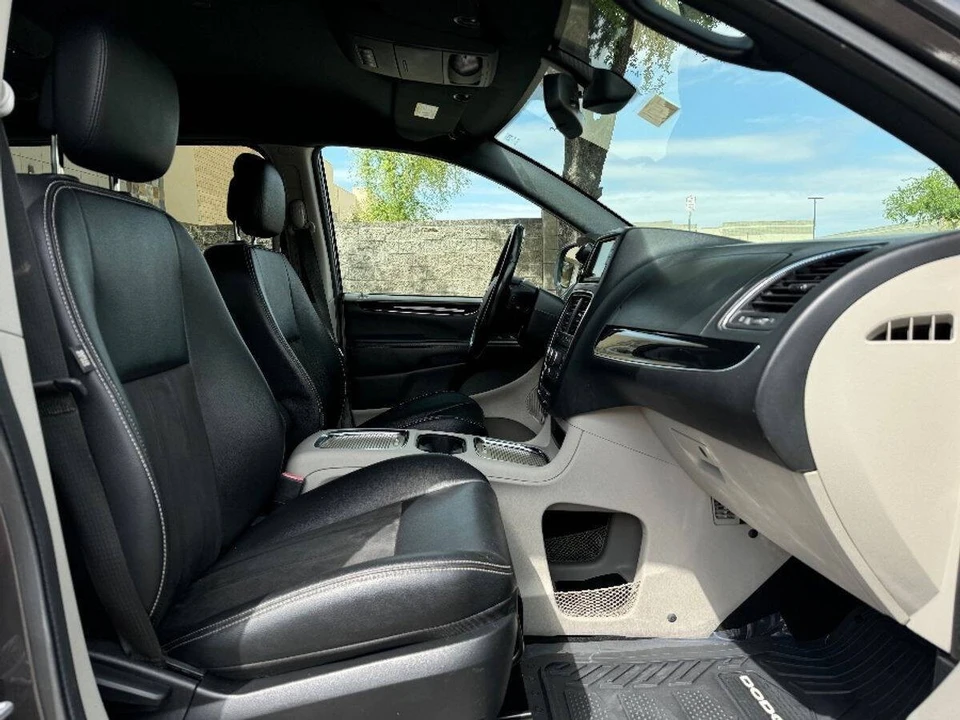 2020 Dodge Caravan - Image 6 of 15