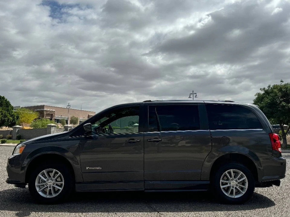 2020 Dodge Caravan - Image 11 of 15