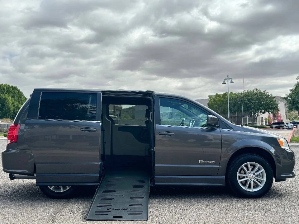 2020 Dodge Caravan - Image 3 of 15