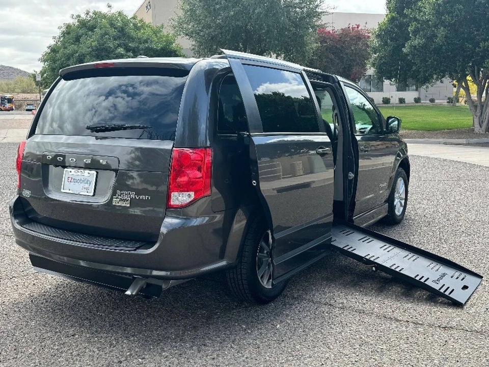 2020 Dodge Caravan - Image 2 of 15