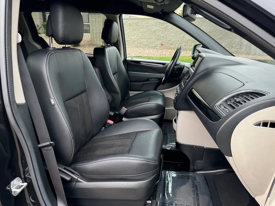 2020 Dodge Caravan - Image 6 of 15