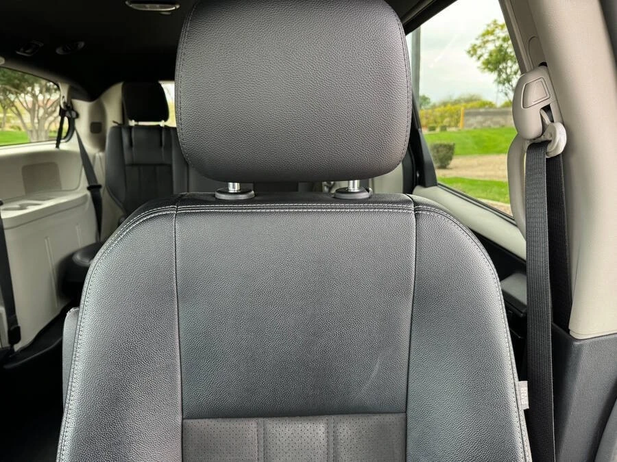 2020 Dodge Caravan - Image 7 of 15