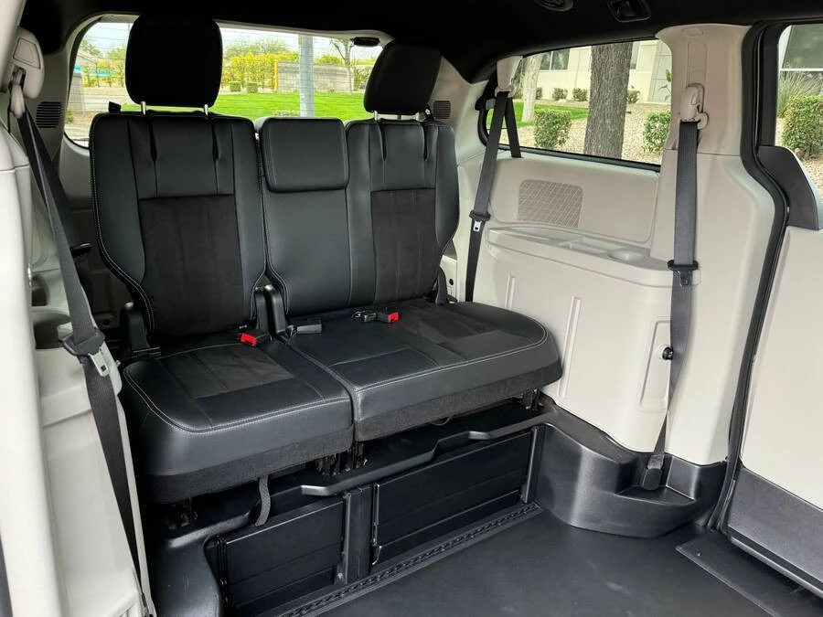 2020 Dodge Caravan - Image 9 of 15
