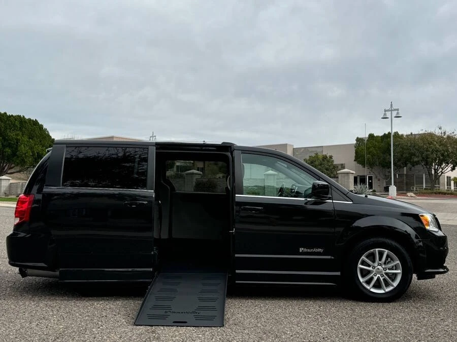2020 Dodge Caravan - Image 3 of 15