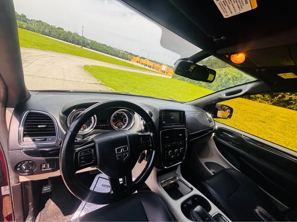 2020 Dodge Caravan - Image 7 of 12