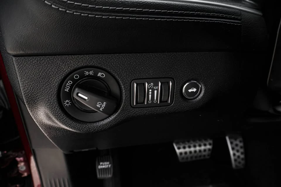 2020 Dodge Challenger 3rd Gen - Image 10 of 16