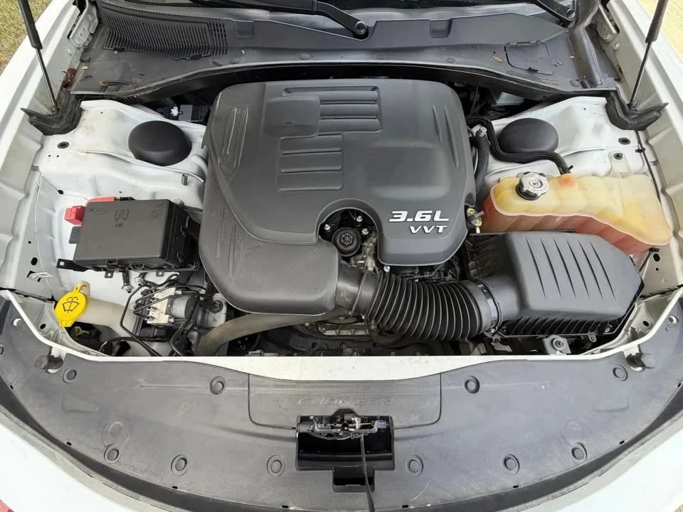 2020 Dodge Charger 7th Gen - Image 9 of 10