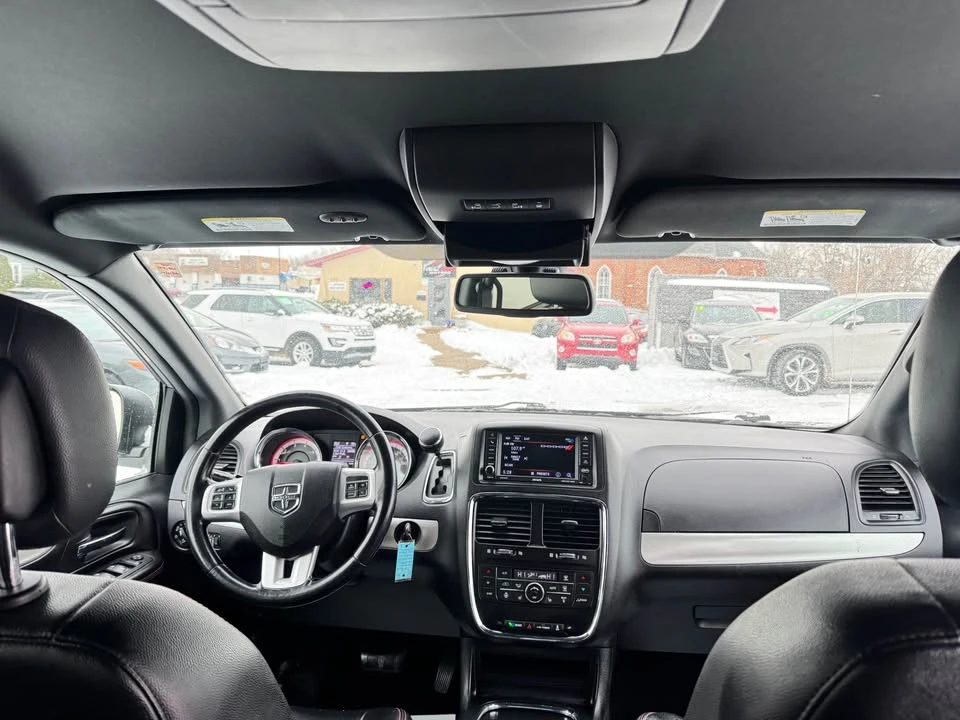 2020 Dodge Caravan - Image 13 of 17