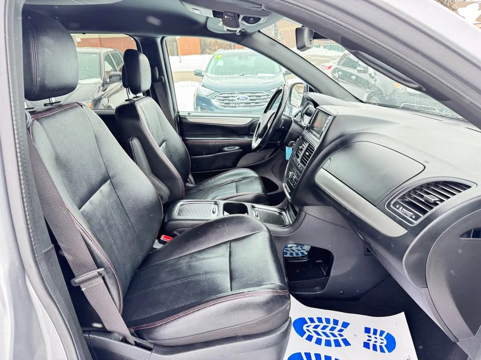 2020 Dodge Caravan - Image 14 of 17