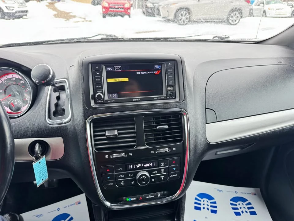 2020 Dodge Caravan - Image 16 of 17