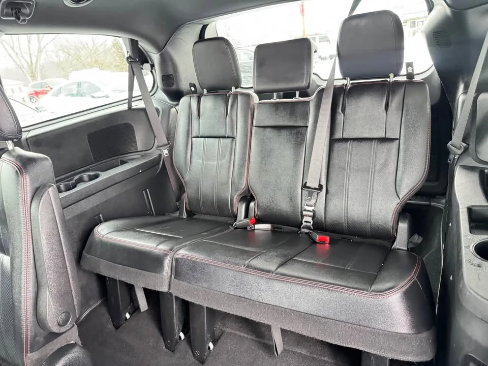 2020 Dodge Caravan - Image 11 of 17