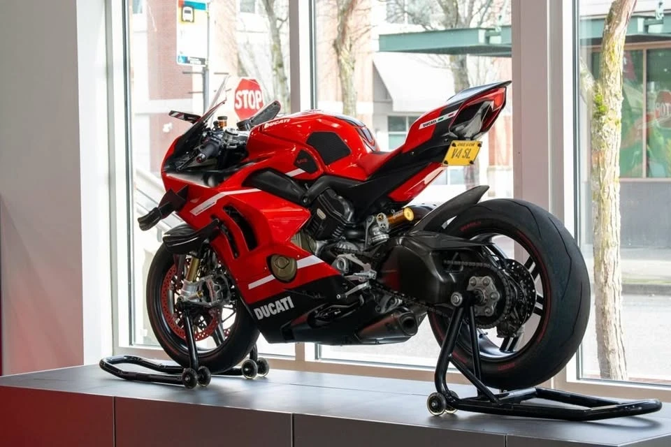 2020 Ducati V4 Superleggera - Image 2 of 19