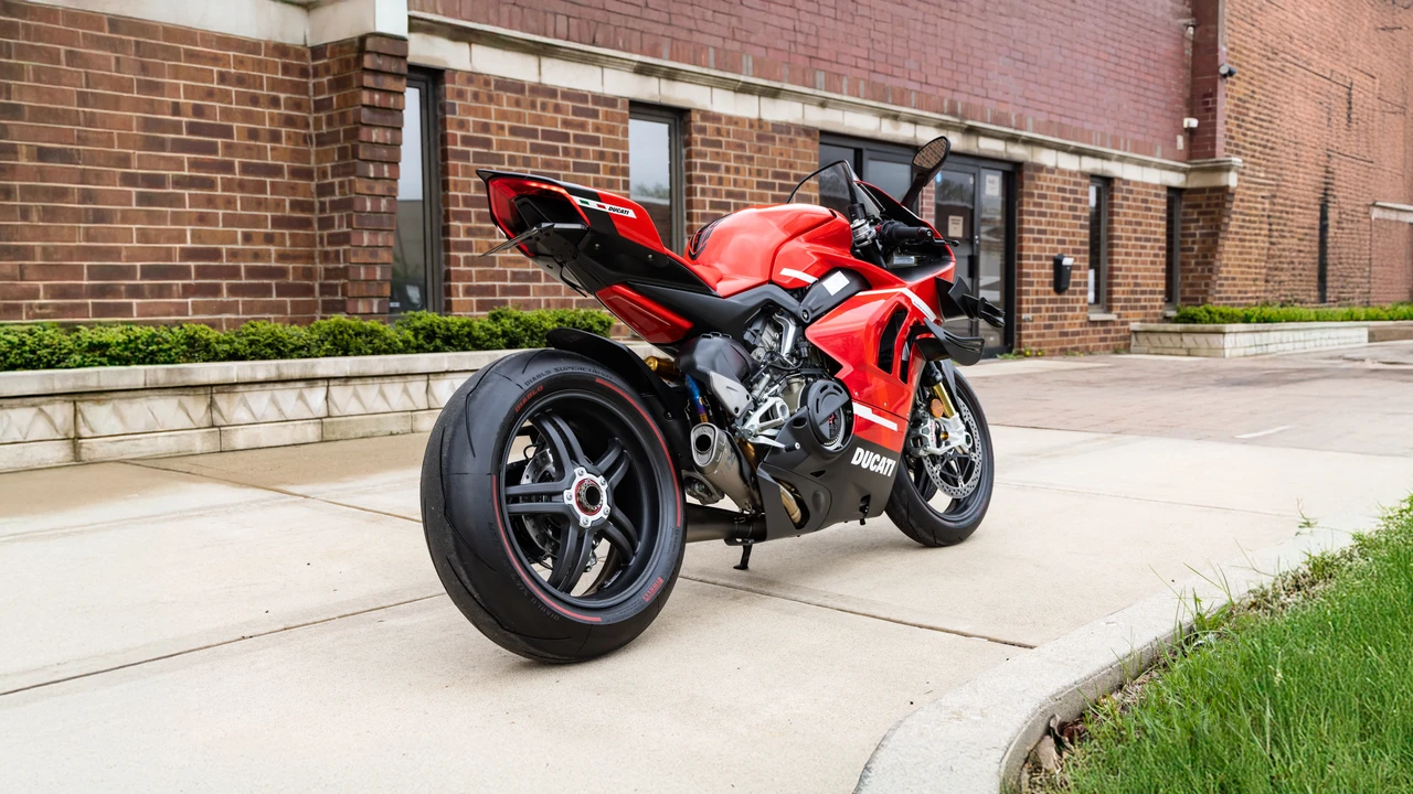2020 Ducati V4 Superleggera - Image 5 of 31