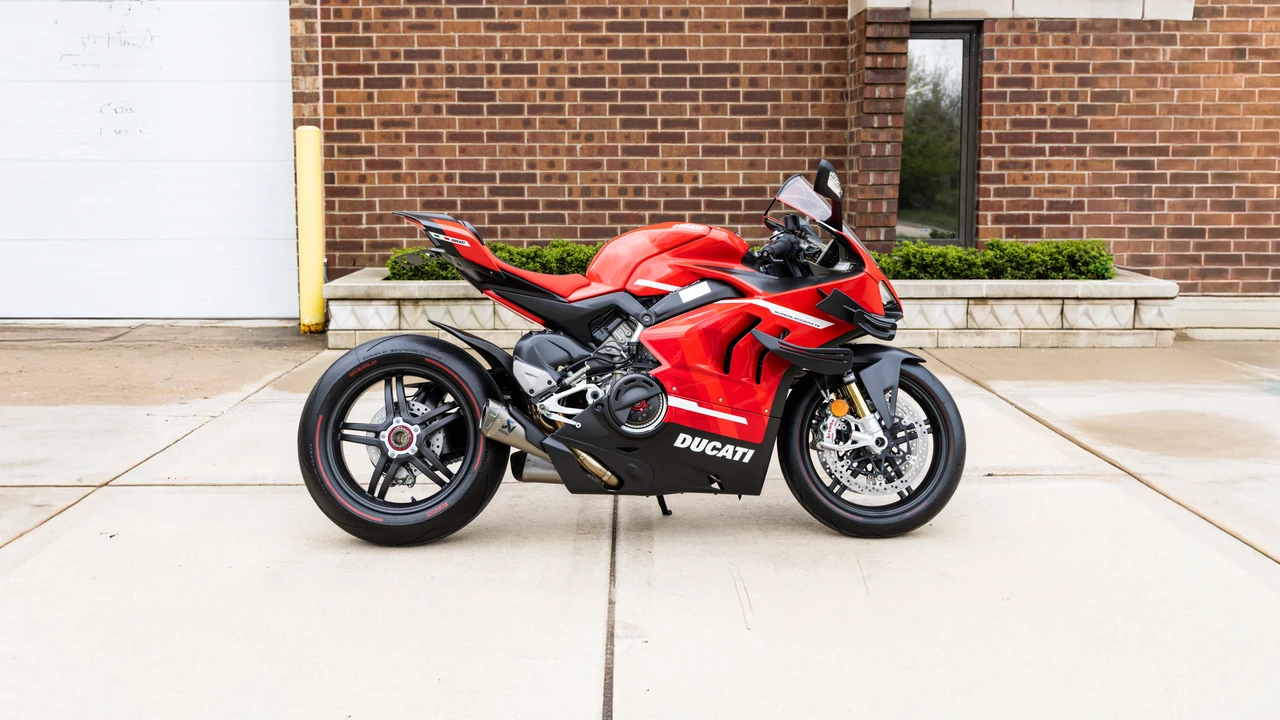2020 Ducati V4 Superleggera - Image 4 of 31