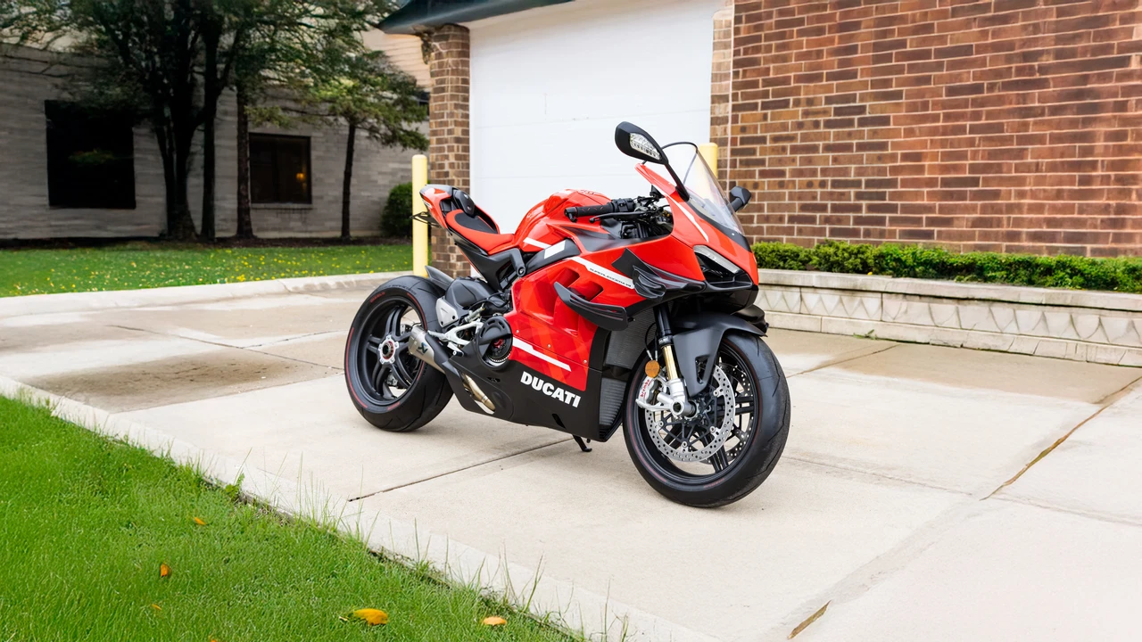2020 Ducati V4 Superleggera - Image 3 of 31