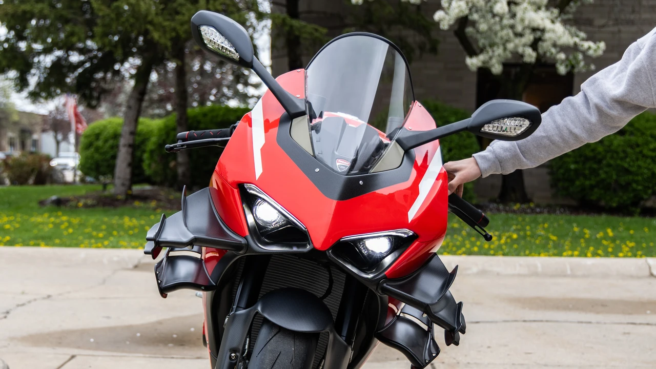2020 Ducati V4 Superleggera - Image 11 of 31