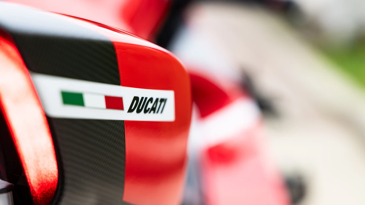 2020 Ducati V4 Superleggera - Image 20 of 31