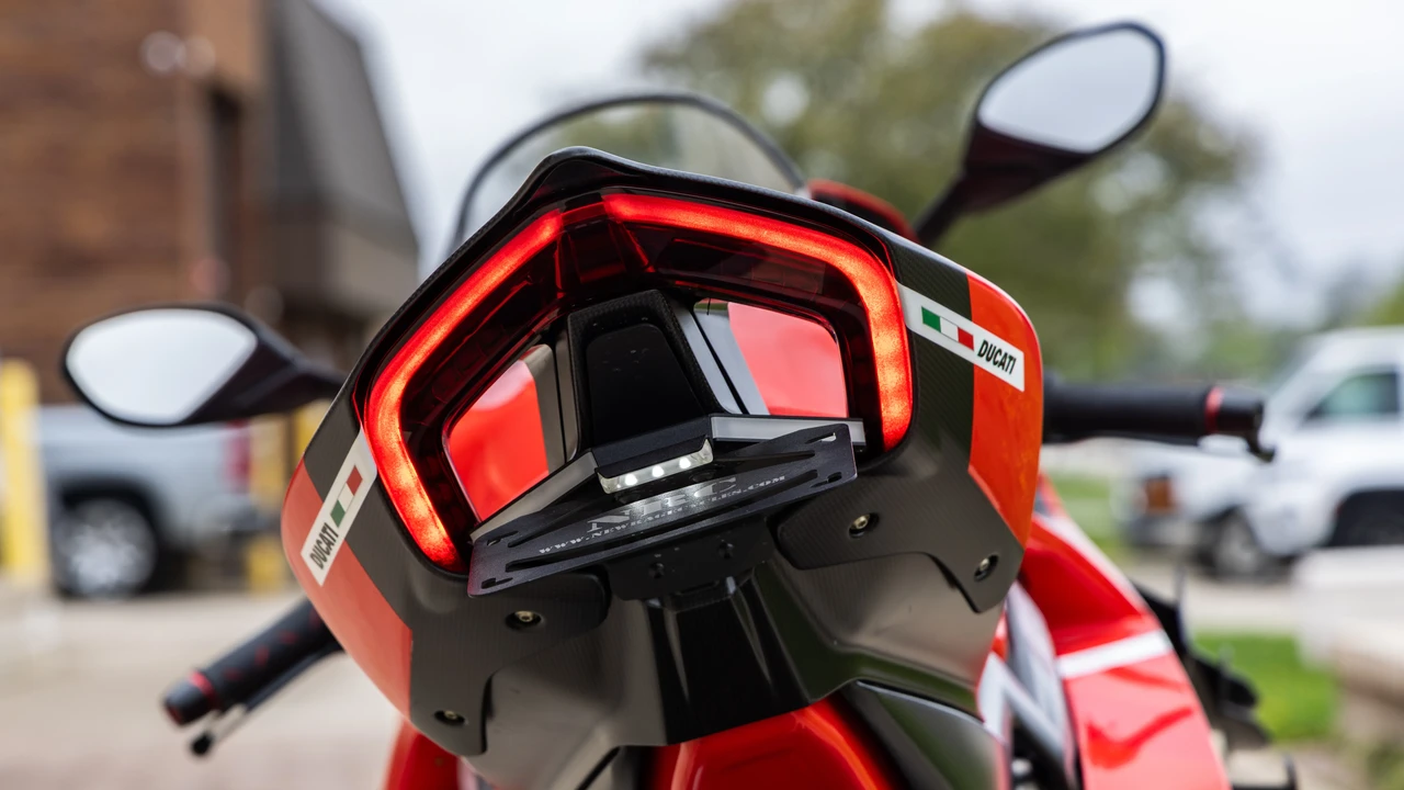 2020 Ducati V4 Superleggera - Image 12 of 31
