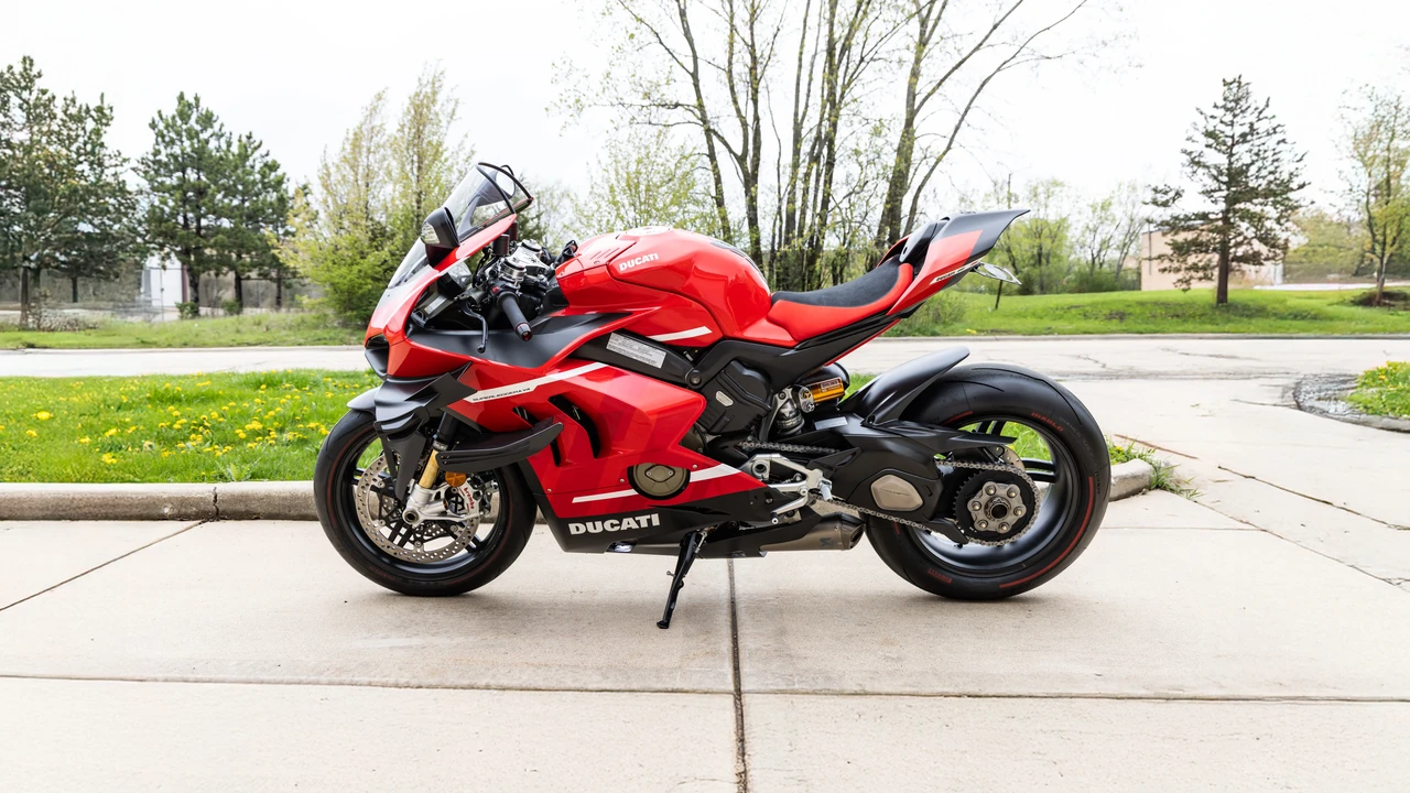 2020 Ducati V4 Superleggera - Image 8 of 31