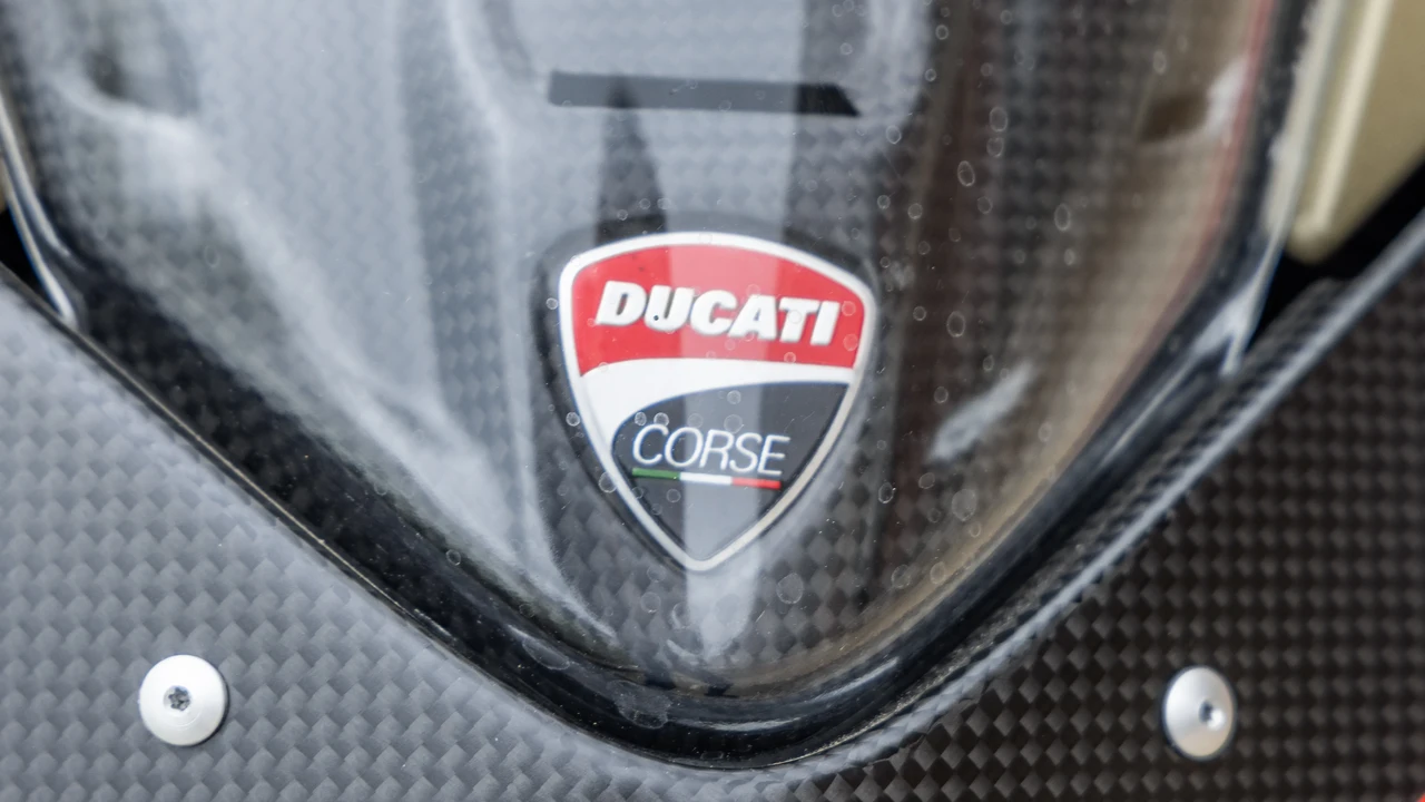 2020 Ducati V4 Superleggera - Image 18 of 31