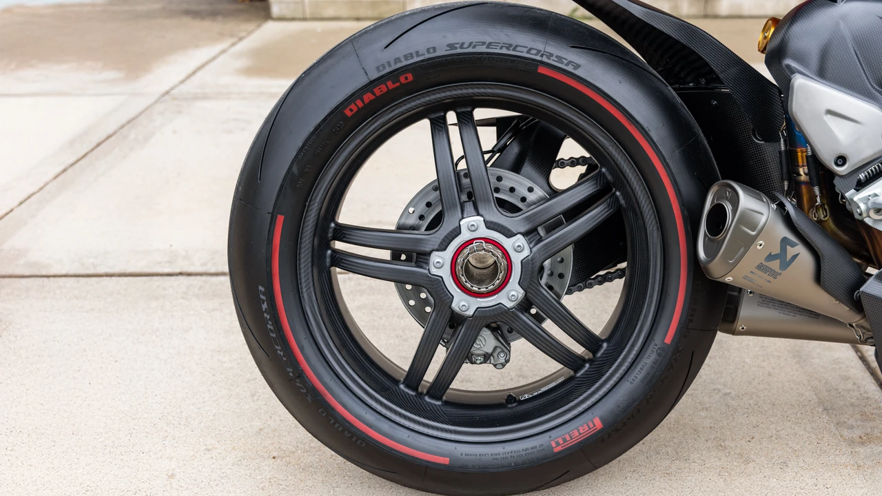 2020 Ducati V4 Superleggera - Image 26 of 31