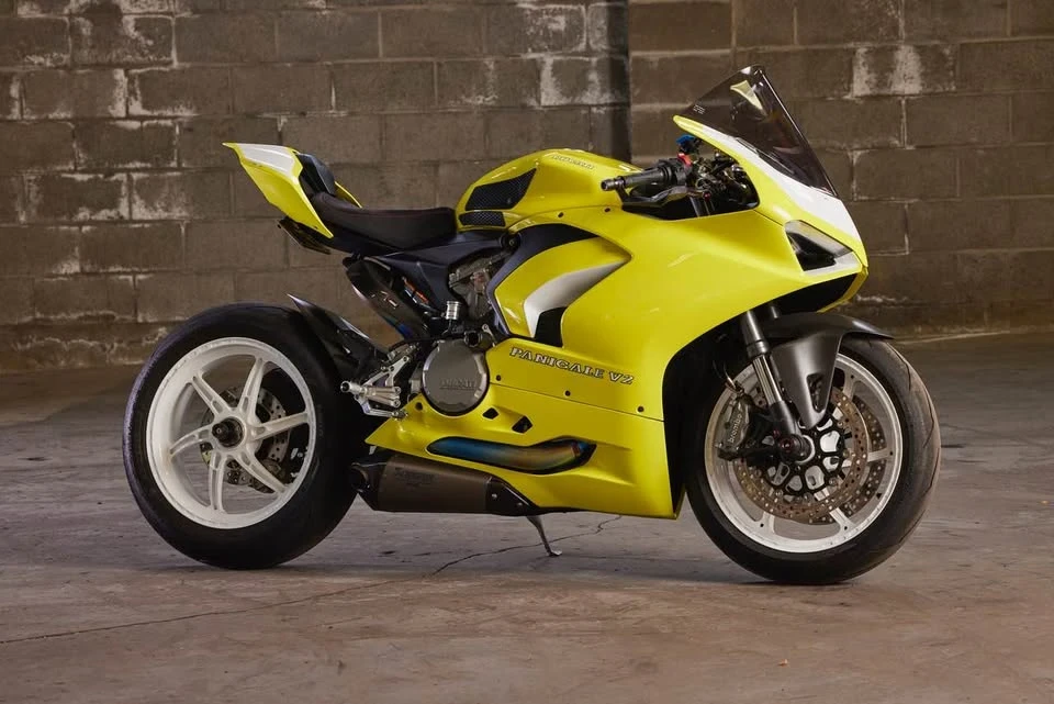 2020 Ducati V2 - Image 2 of 6