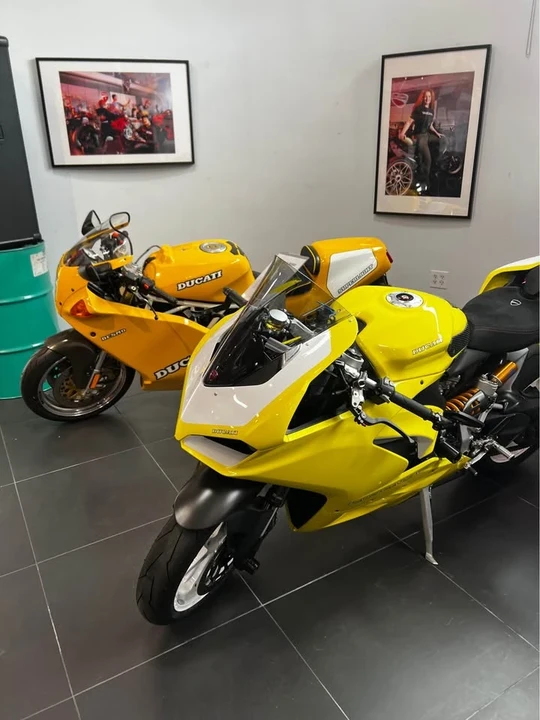 2020 Ducati V2 - Image 4 of 6