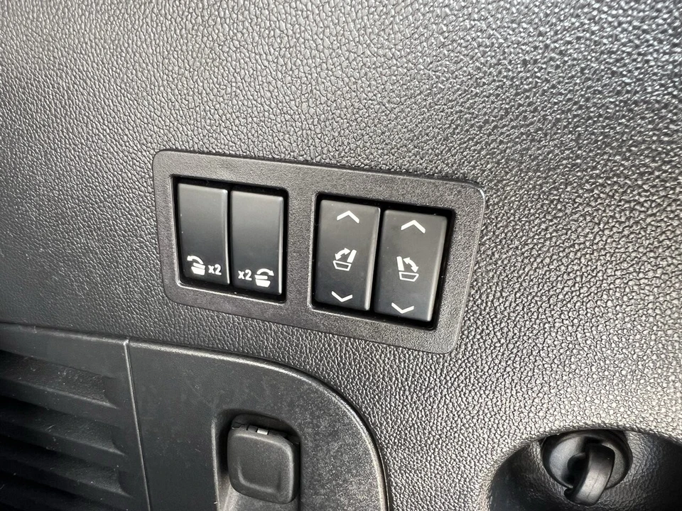 2020 Cadillac Escalade 4th Gen - Image 18 of 21