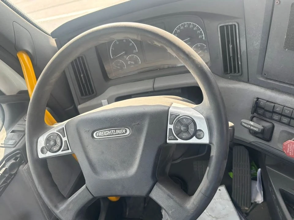 2020 Freightliner - Image 4 of 4