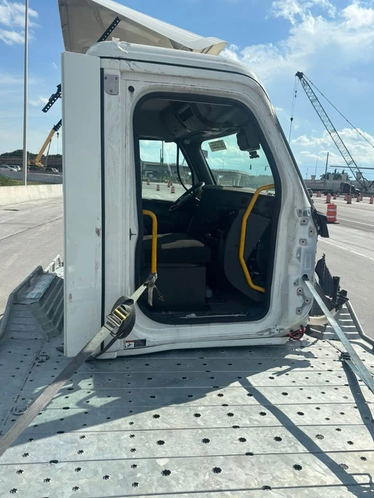 2020 Freightliner - Image 2 of 4