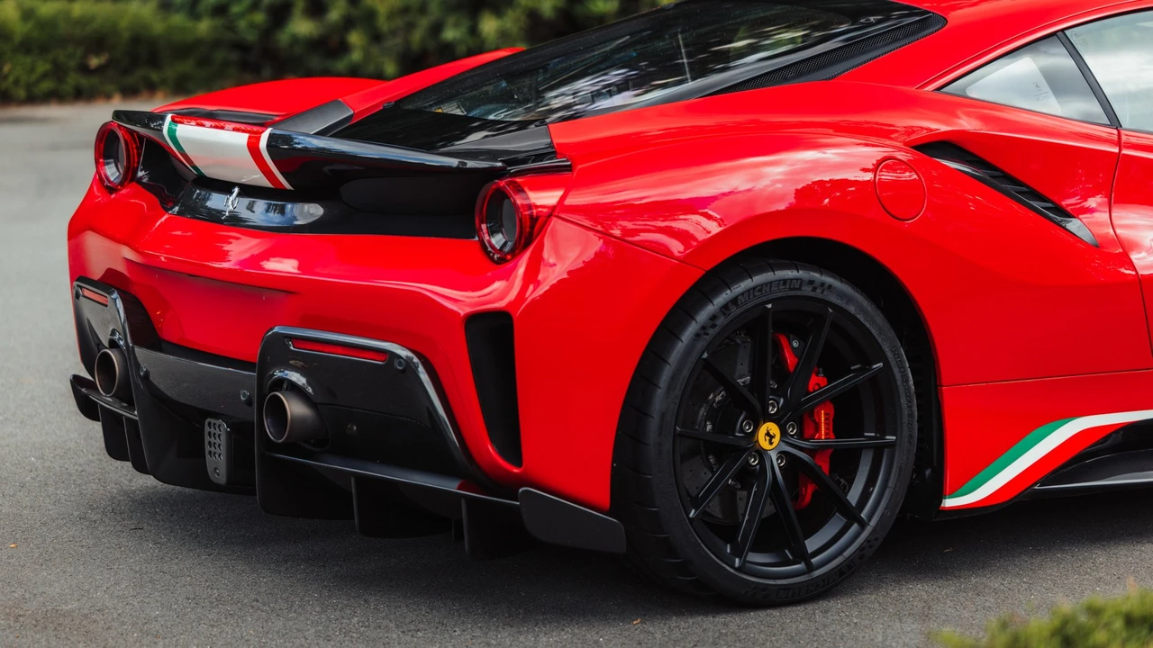 2020 Ferrari 488 Pista - Image 27 of 31