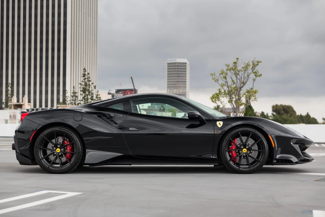 2020 Ferrari 488 Pista - Image 13 of 31