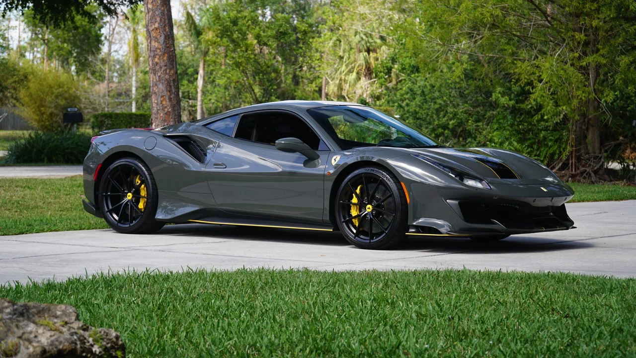 2020 Ferrari 488 Pista - Image 16 of 31