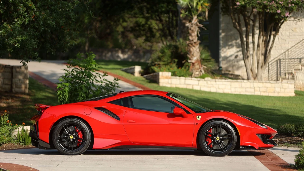2020 Ferrari 488 Pista - Image 5 of 31