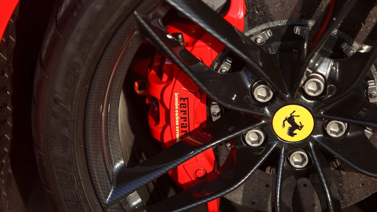 2020 Ferrari 488 Pista - Image 17 of 31