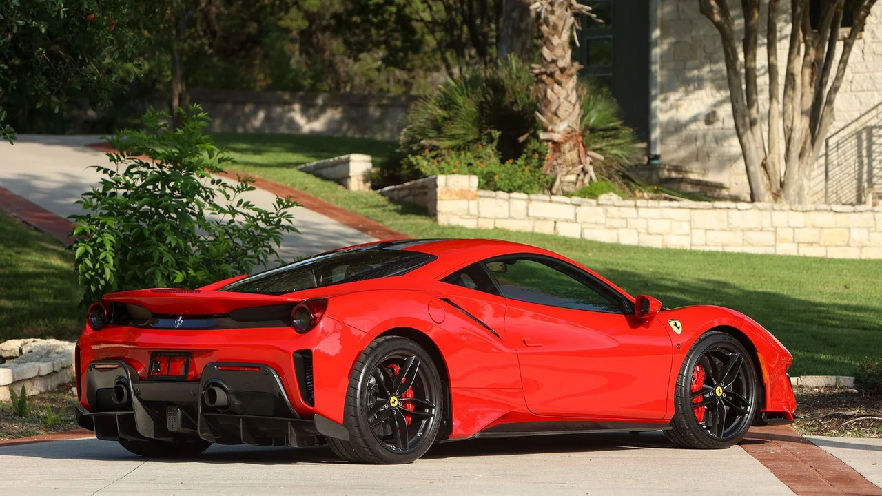 2020 Ferrari 488 Pista - Image 9 of 31