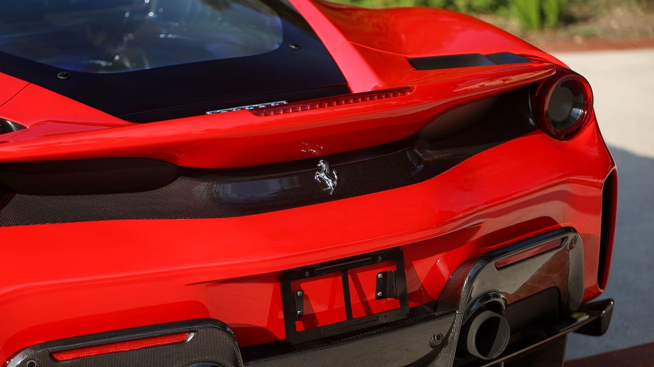 2020 Ferrari 488 Pista - Image 19 of 31