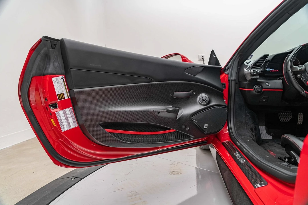 2020 Ferrari 488 Pista - Image 17 of 31