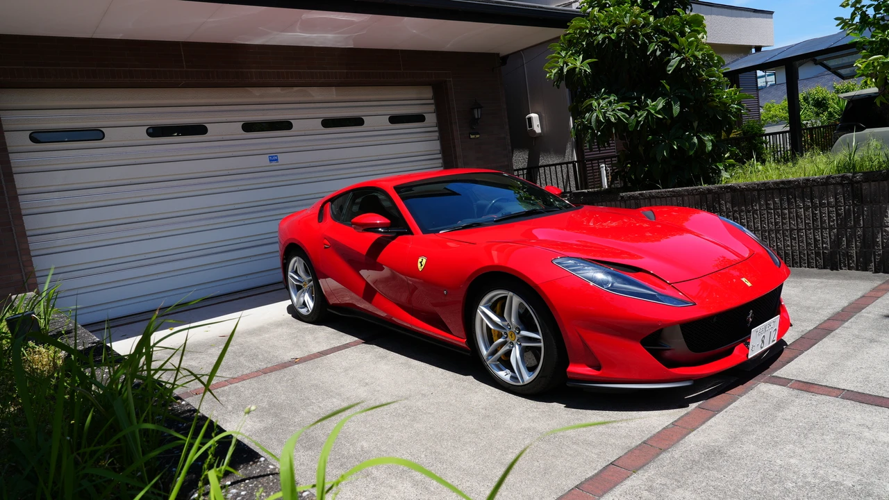 2020 Ferrari 812 Superfast - Image 8 of 31