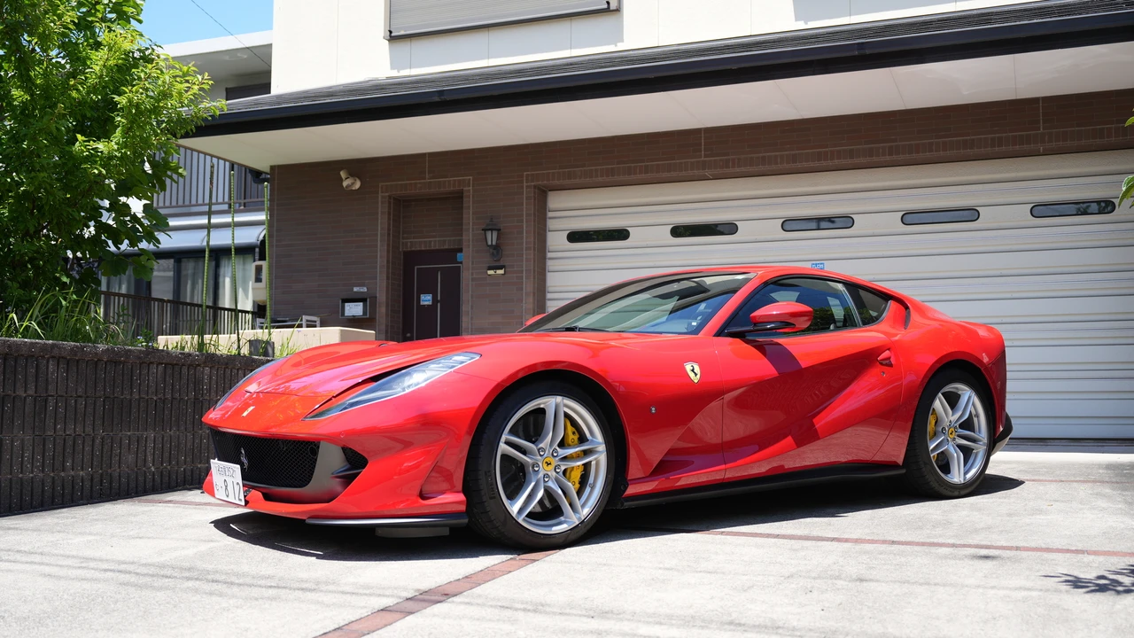 2020 Ferrari 812 Superfast - Image 10 of 31