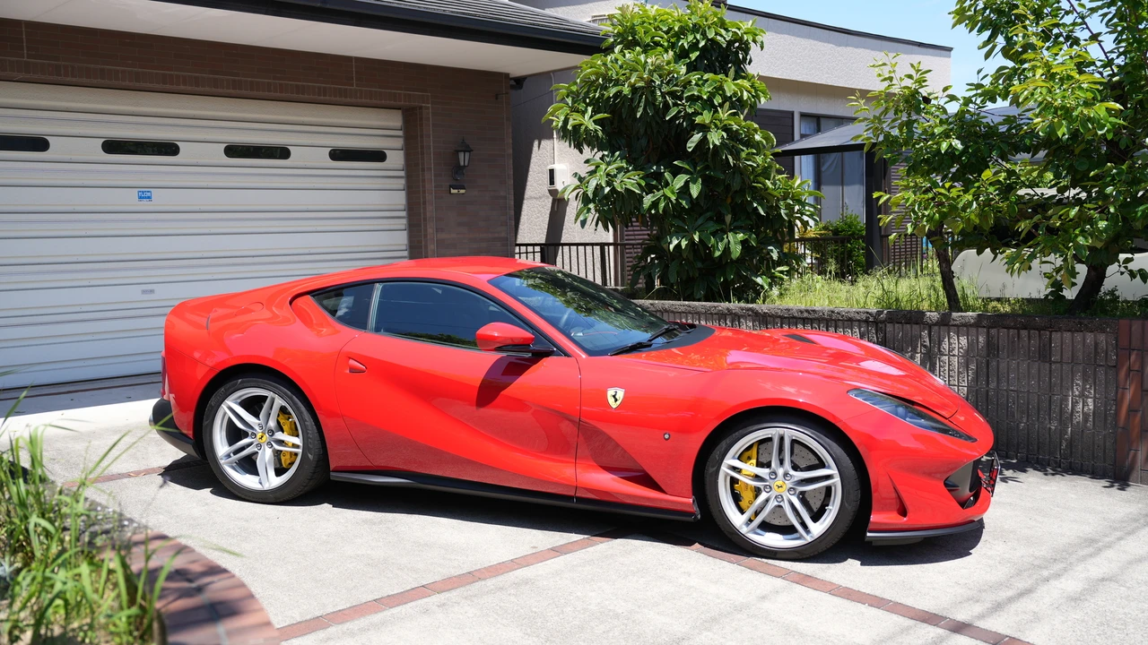 2020 Ferrari 812 Superfast - Image 13 of 31