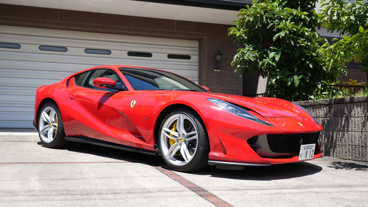 2020 Ferrari 812 Superfast - Image 15 of 31